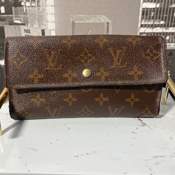 Authentic Louis Vuitton Monogram International Wallet - Picture 3 of 15